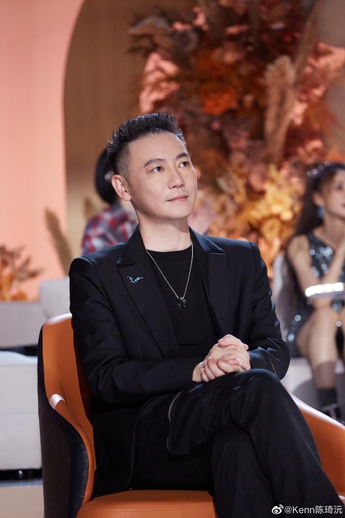 【男人】浪姐、披荆的舞台总监【Kenn老师.陈琦沅】旧照曝光，网友直呼「可以直接参赛」颜值不输任何一位哥哥！