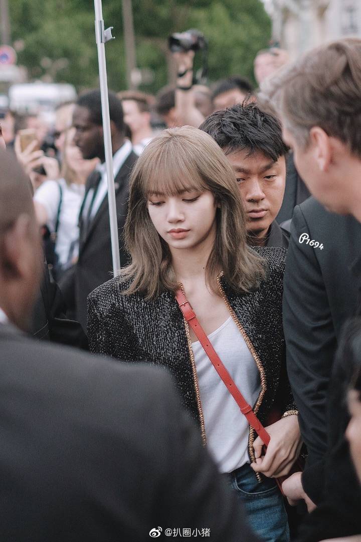 【韩流消息】“人间芭比”的生图惊艳全场,BLACKPINK【LISA】美貌日常在线!