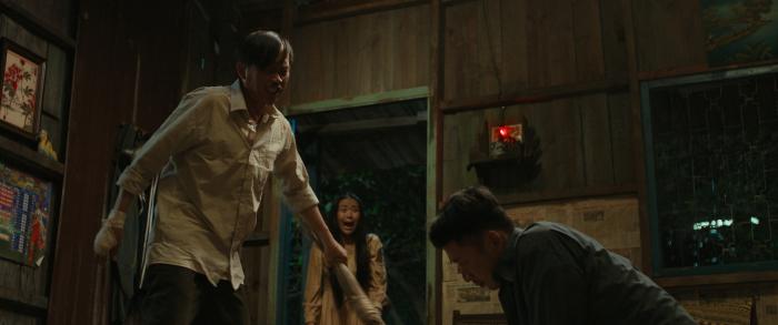 【影视】越南最卖座搞笑鬼片 |“赌鬼男主”遇上“冤死女鬼”！拿命做“致富交易”替鬼揭冤情…【11月全马上映】