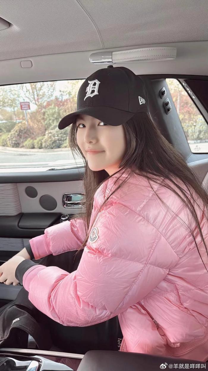 【中港台娱乐】16岁Angela准备考驾照,李湘送劳斯莱斯当奖励?| 坐豪车被批“高调炫富”李湘删照,网友意见两极分化!
